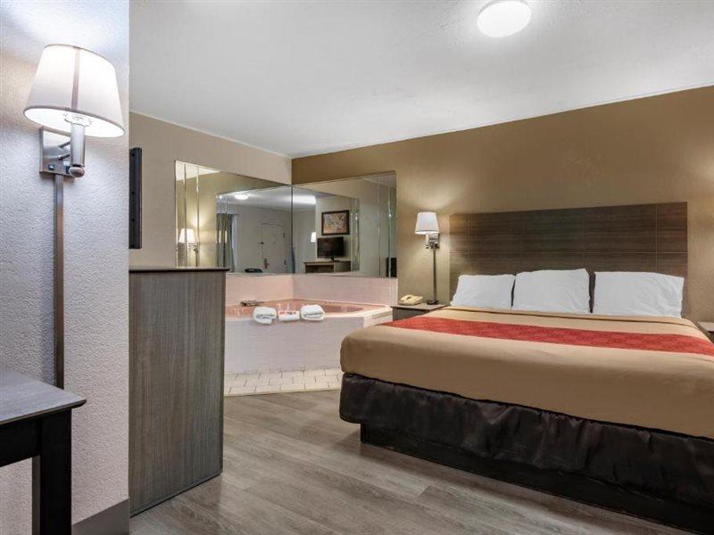 Econo Lodge DeWitt I-90 Buitenkant foto