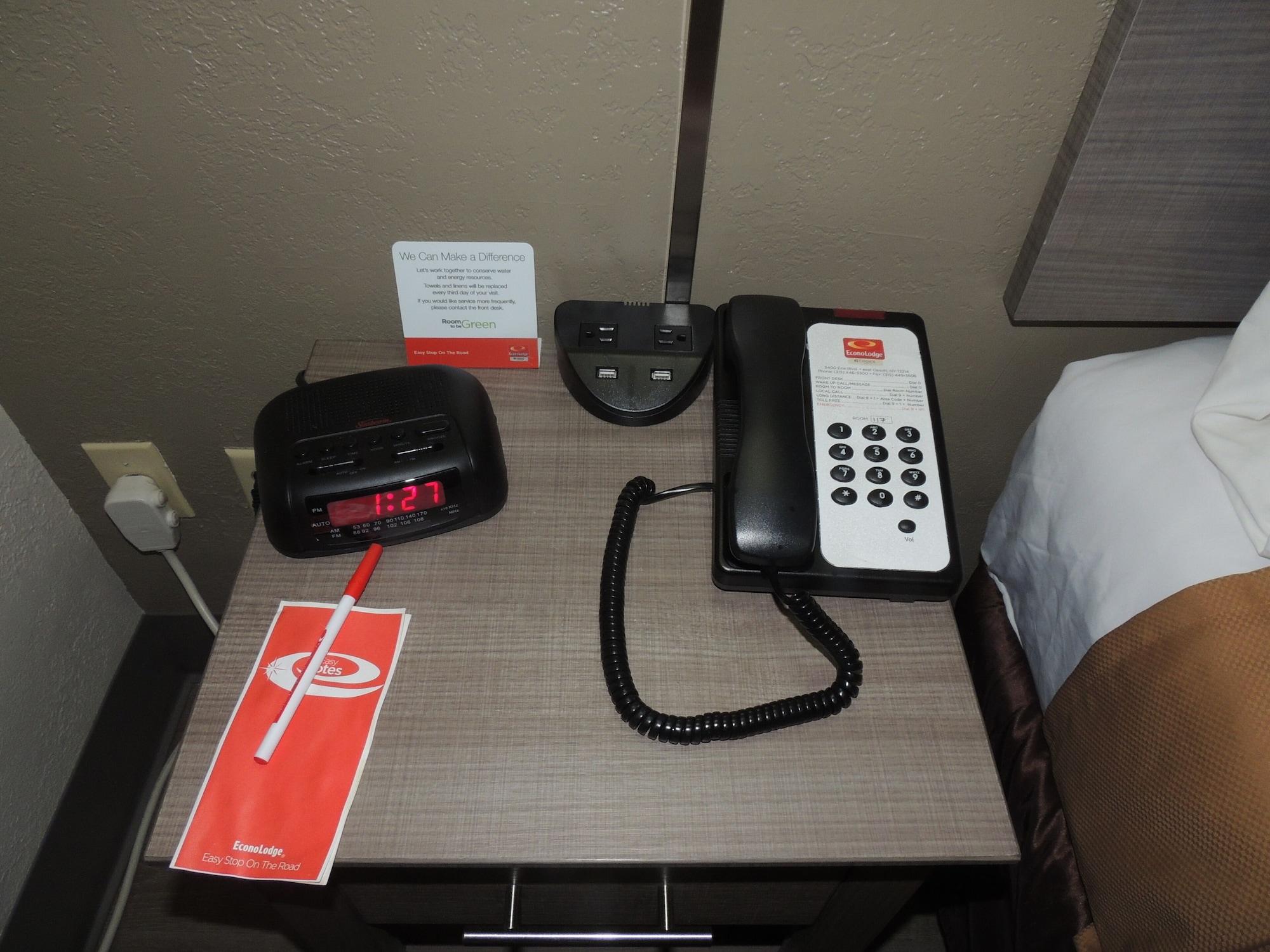 Econo Lodge DeWitt I-90 Buitenkant foto