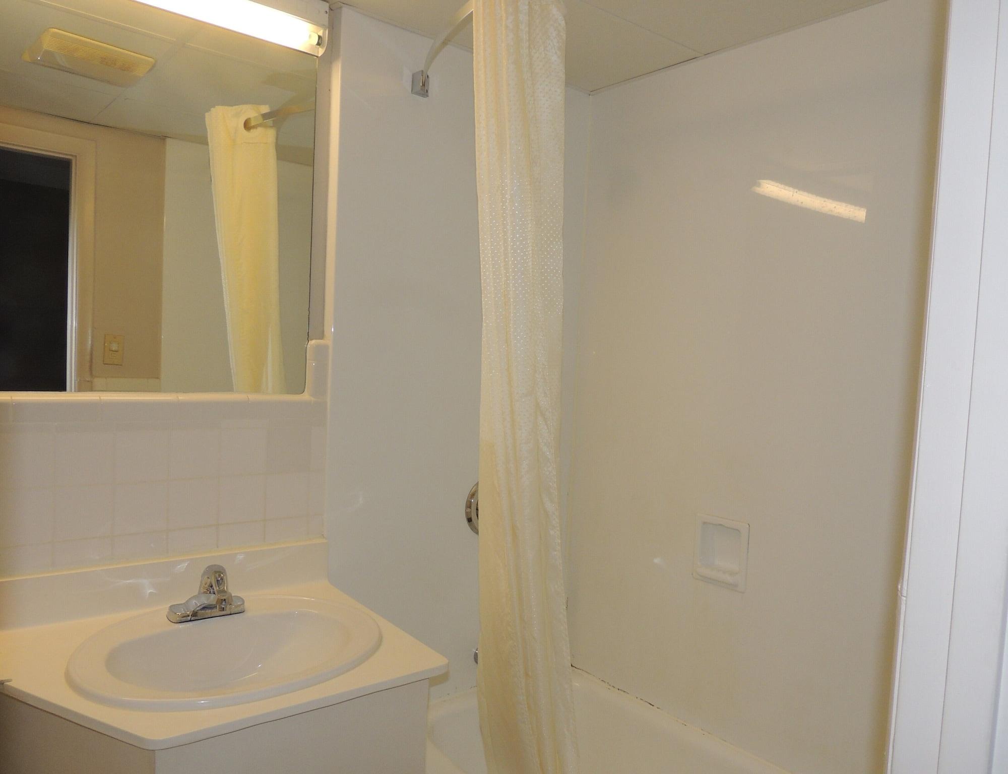 Econo Lodge DeWitt I-90 Buitenkant foto