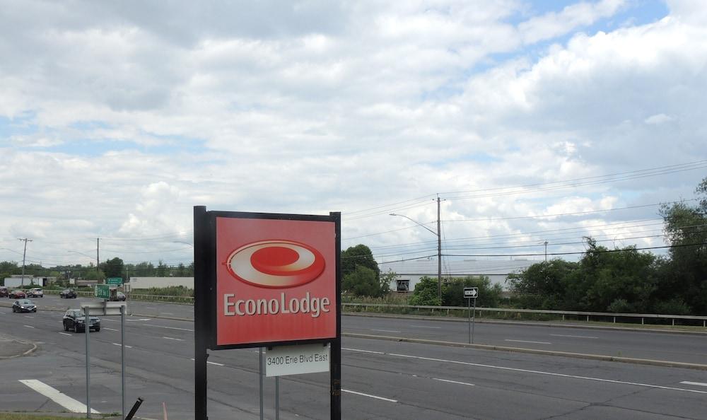 Econo Lodge DeWitt I-90 Buitenkant foto