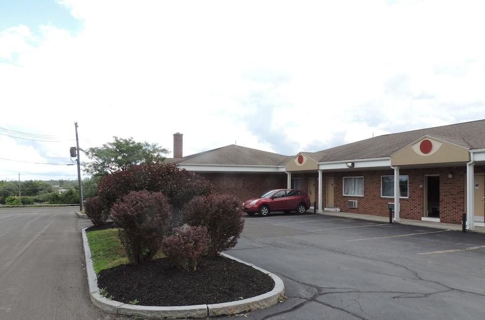 Econo Lodge DeWitt I-90 Buitenkant foto
