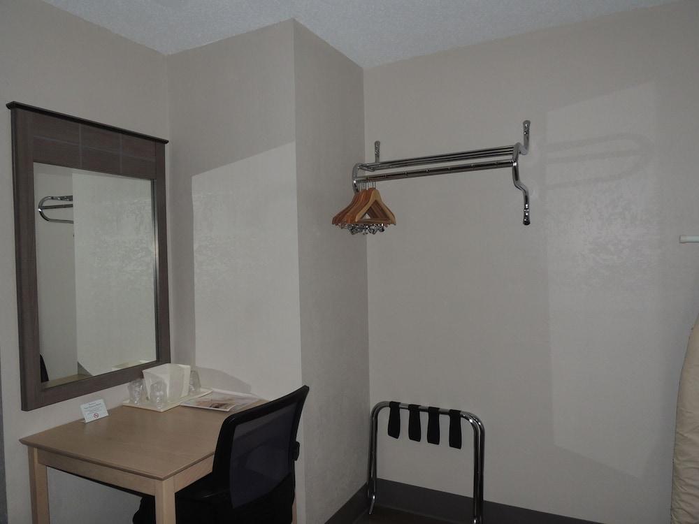 Econo Lodge DeWitt I-90 Buitenkant foto