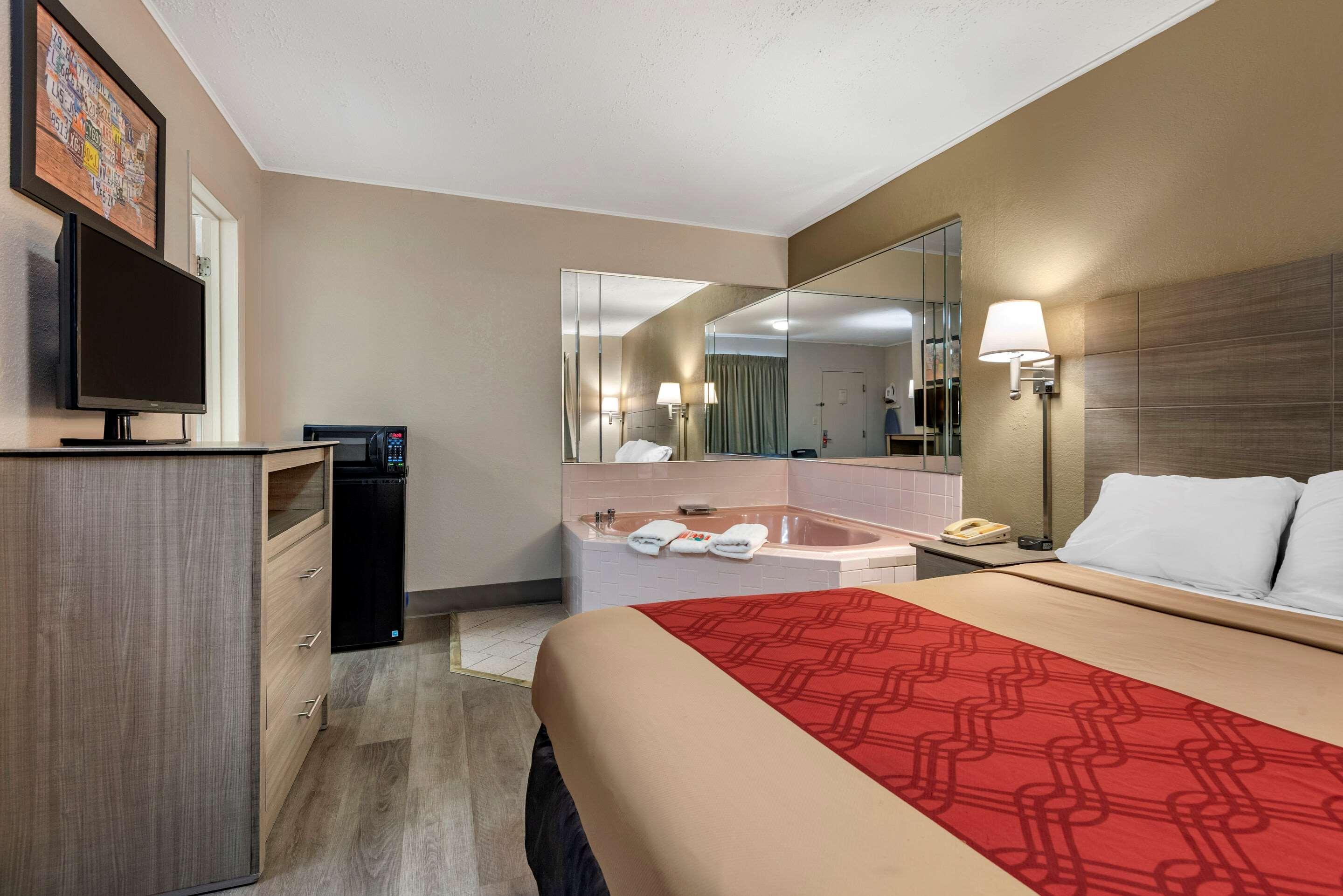 Econo Lodge DeWitt I-90 Buitenkant foto