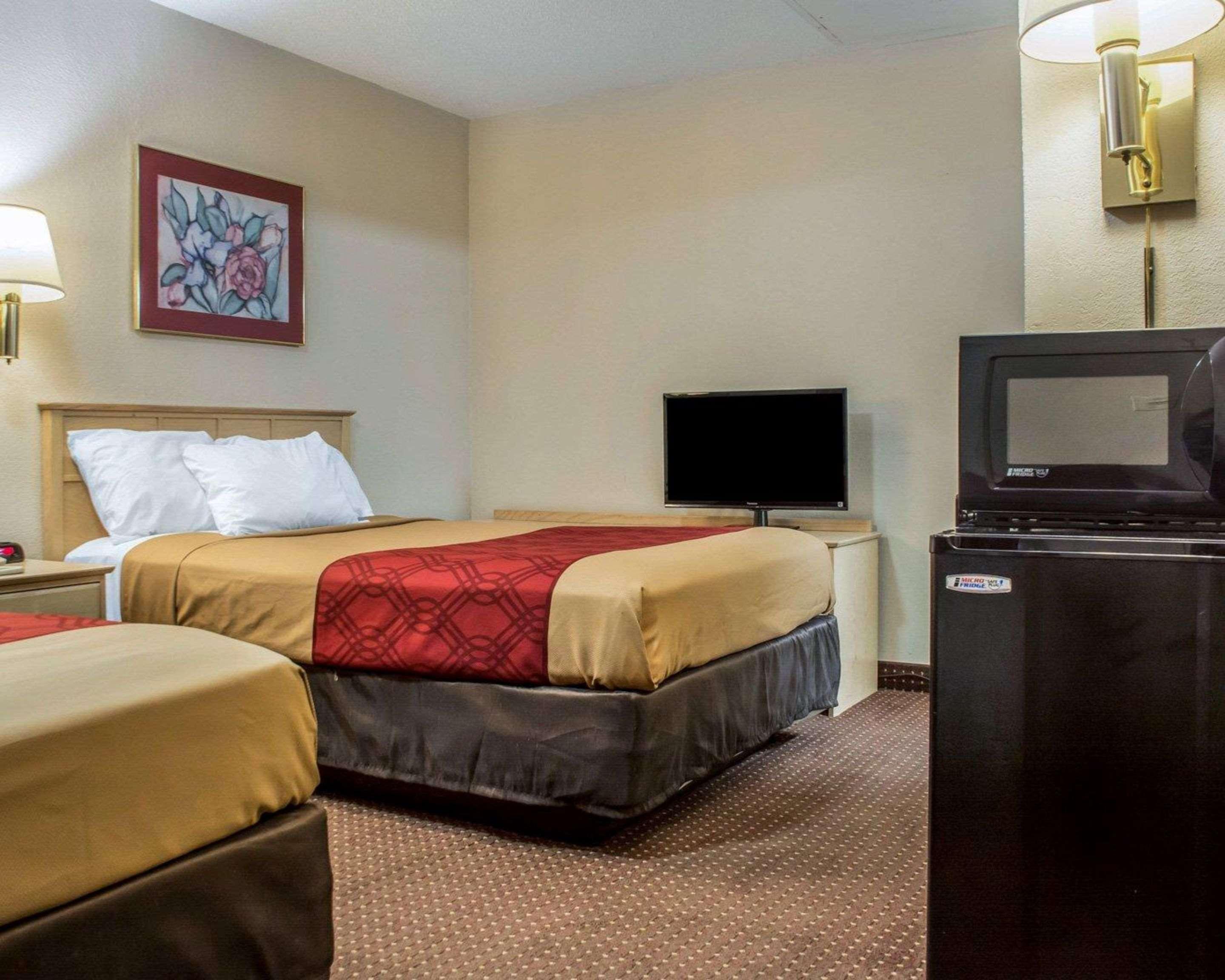 Econo Lodge DeWitt I-90 Buitenkant foto