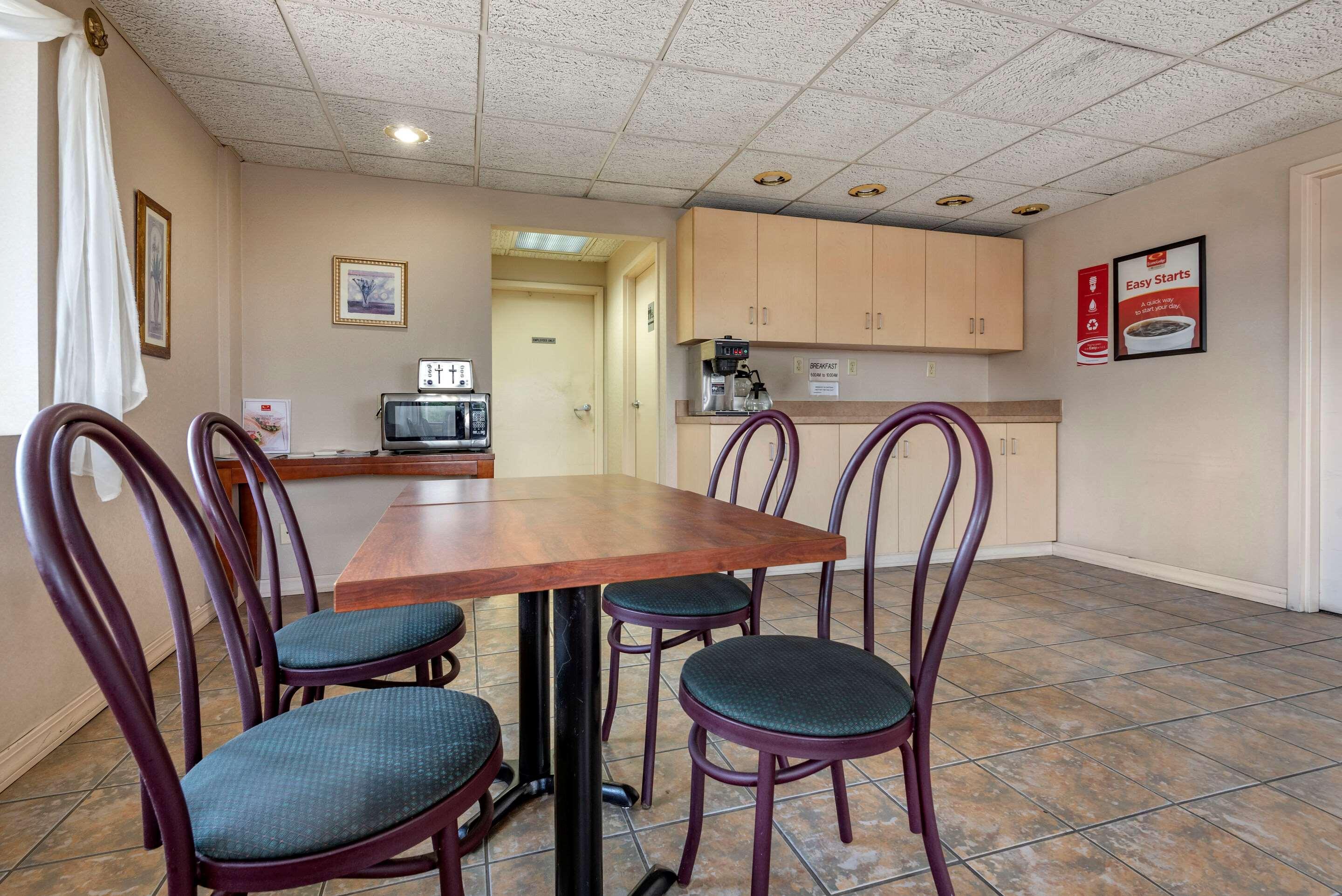 Econo Lodge DeWitt I-90 Buitenkant foto