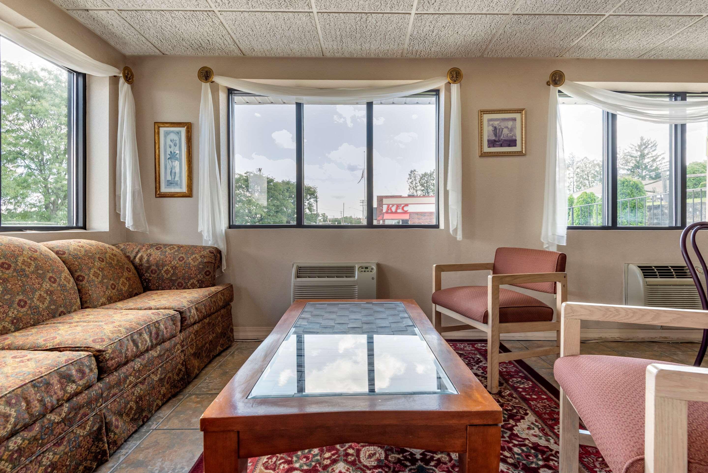 Econo Lodge DeWitt I-90 Buitenkant foto