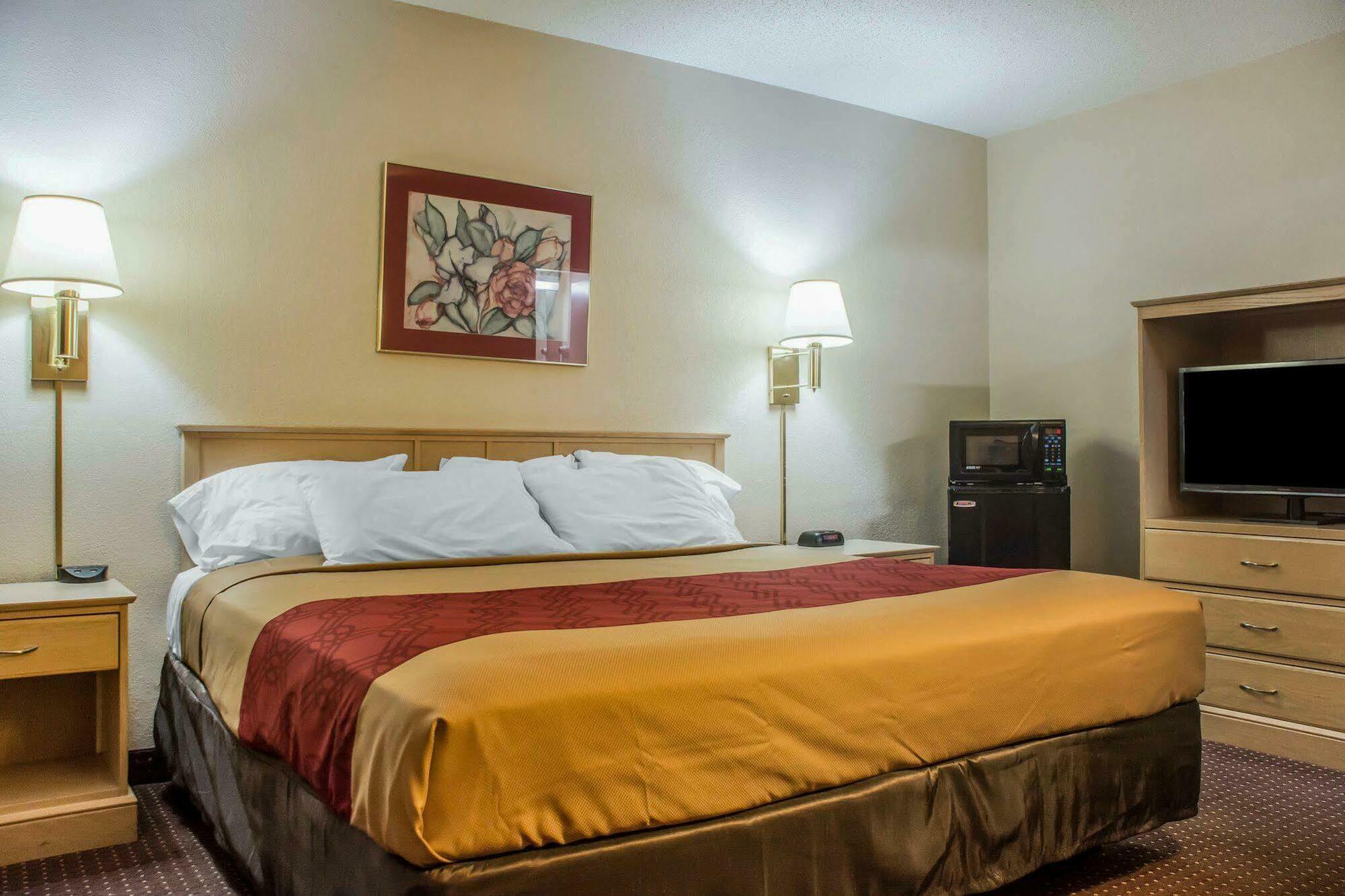 Econo Lodge DeWitt I-90 Buitenkant foto