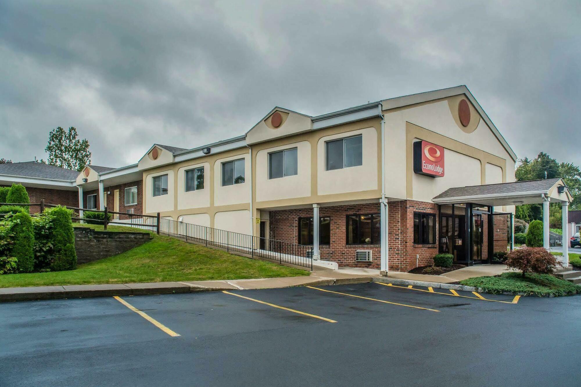 Econo Lodge DeWitt I-90 Buitenkant foto