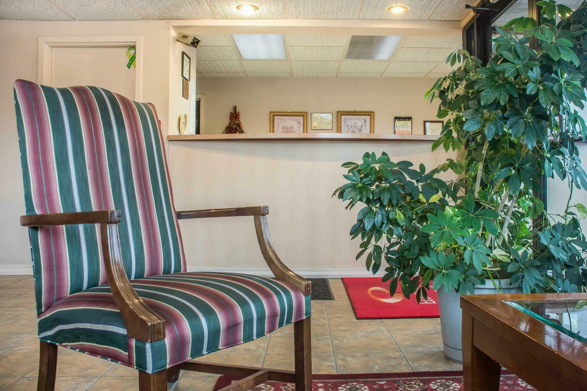Econo Lodge DeWitt I-90 Buitenkant foto